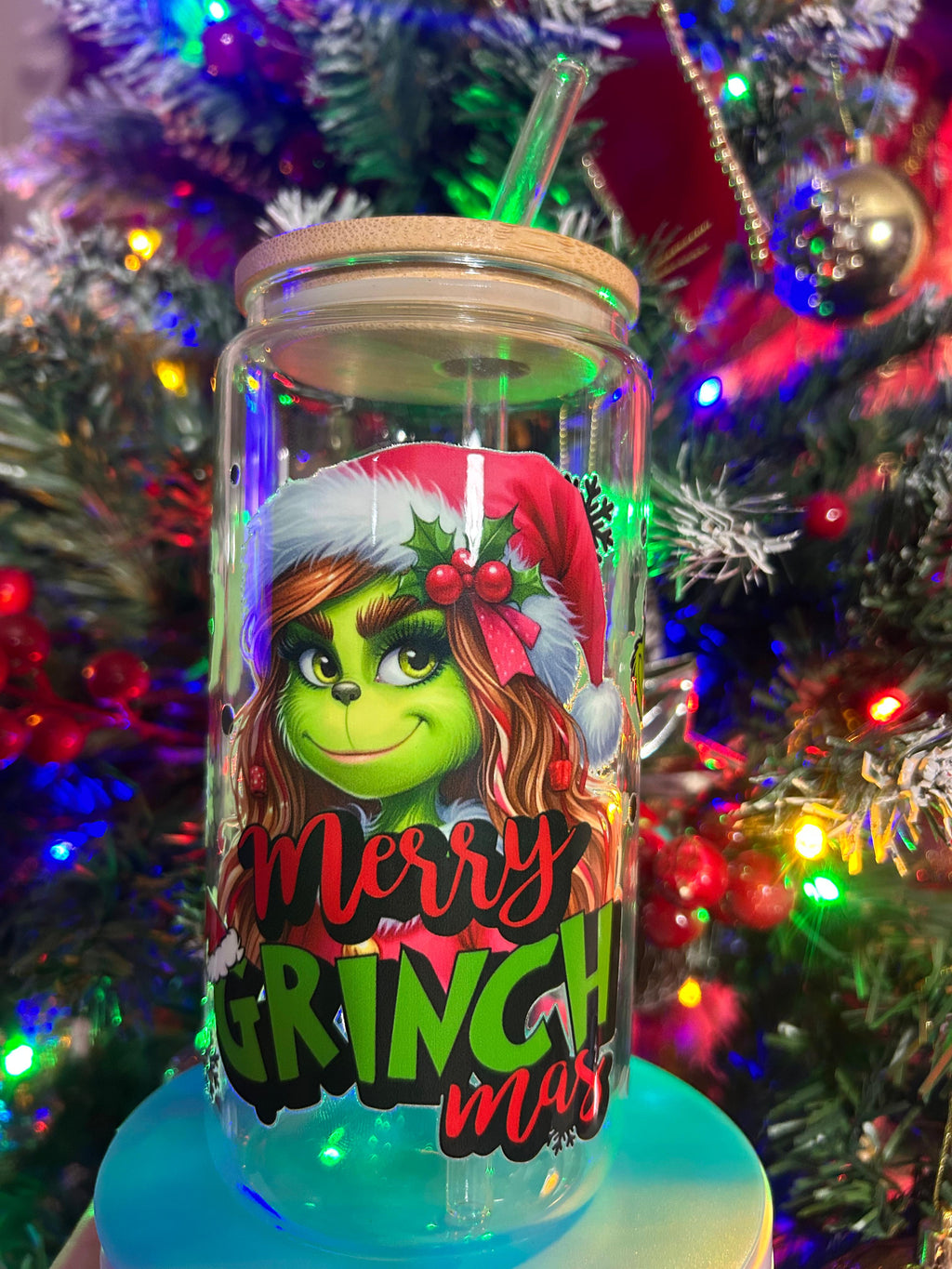 Vaso de cristal con tematica de navidad.