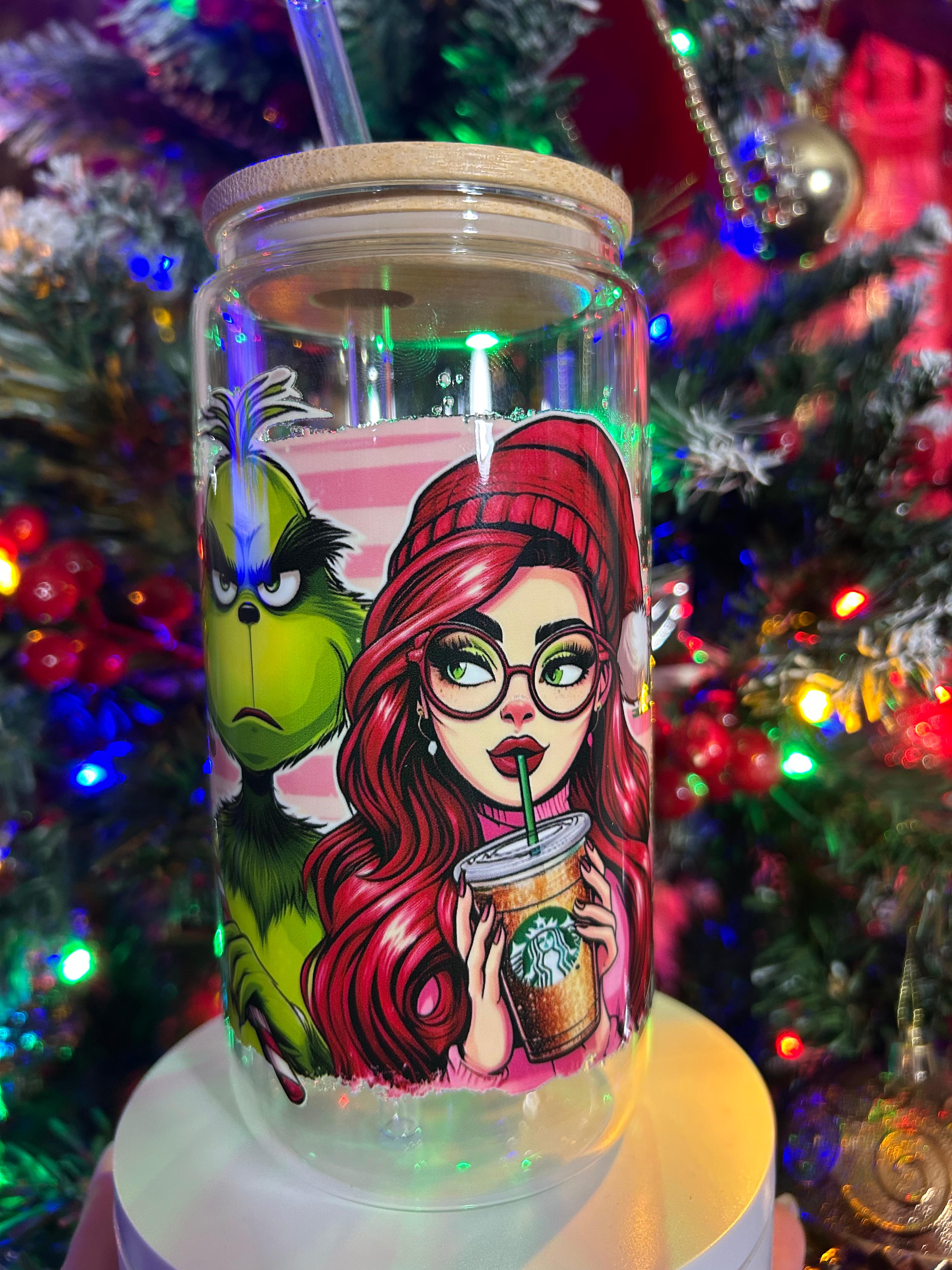 Vaso de cristal con tematica de navidad.